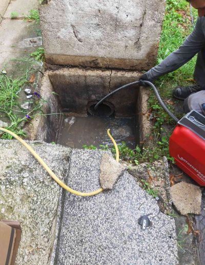 Radnik Stanella vrši snimanje odvoda